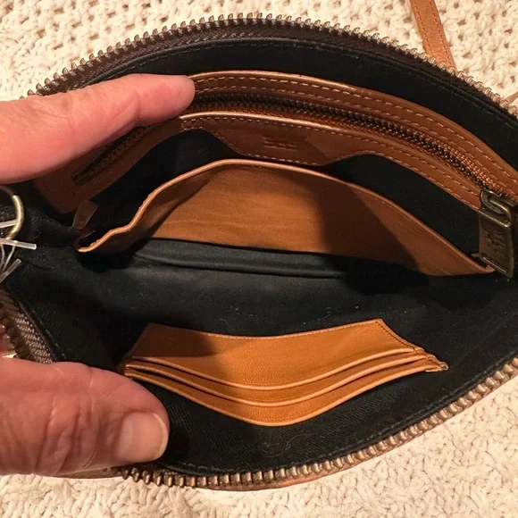 WILLI EST.1981 LEATHER CROSSBODY Bag TAN - Picture 8 of 11